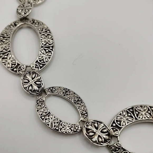 Filigree Design Oval Pendant Link Chain Lobster Clasp Silver Tone Necklace - Picture 4 of 10